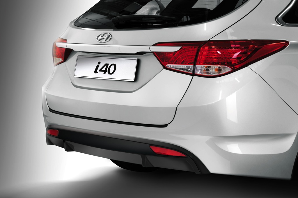 Skid Plate trasero en color Piano Black  (i40 CW)