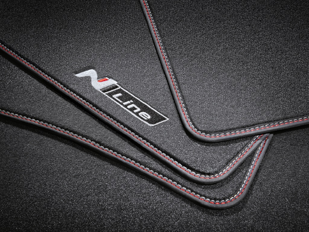 Juego de alfombras modelo Velour Con Logo N Line