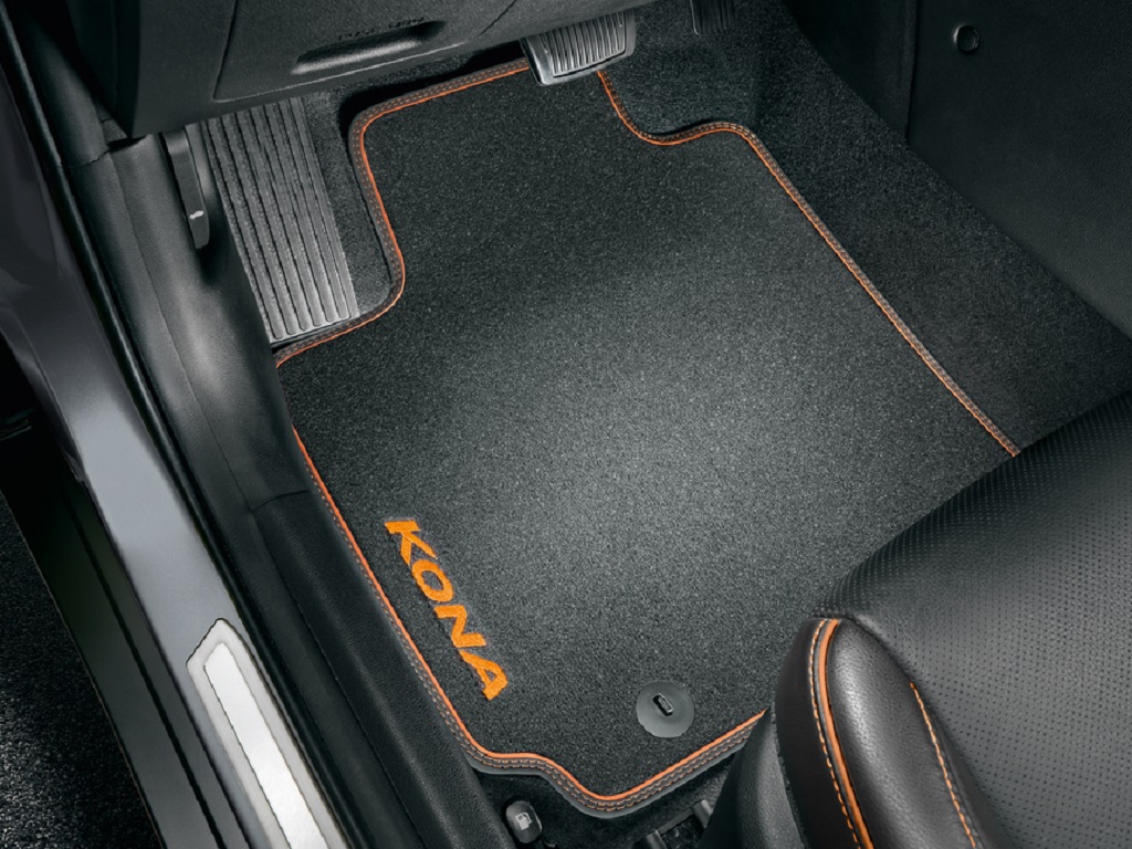 Juego de alfombras tipo Velour con detalles en color naranja
