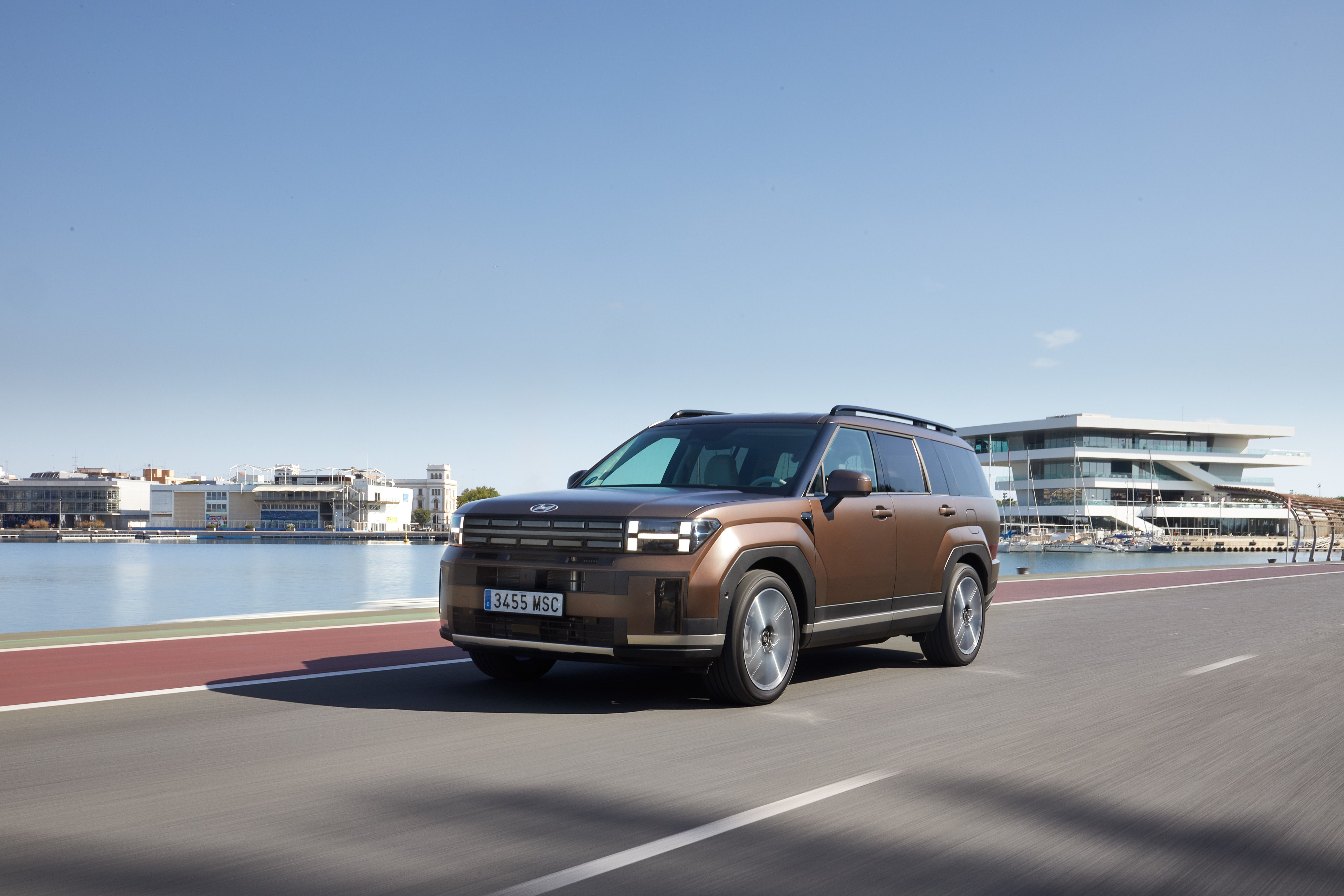 Nuevo Hyundai SANTA FE Híbrido: tu Renting con todo incluido por 506€/mes*