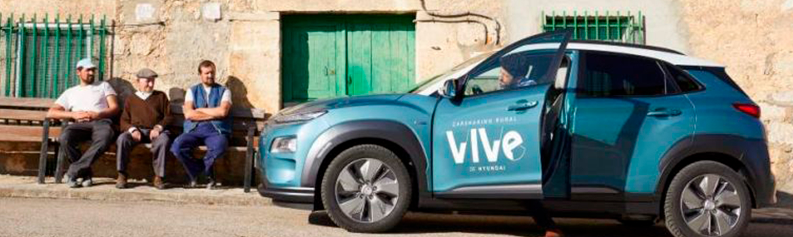 Hyundai Koryo Car entrega un vehículo eléctrico a Teresa de Cofrentes dentro del programa VIVE