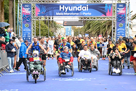 Hyundai acompaña a Eric Domingo en la lucha por la esclerosis múltiple en el Hyundai Medio Maratón de Porto 2023 Hyundai acompaña a Eric Domingo en la lucha por la esclerosis múltiple en el Hyundai Medio Maratón de Porto 2023