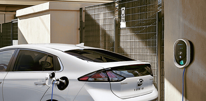 Carga Hyundai IONIQ Enchufable Hyundai IONIQ Enchufable cargando